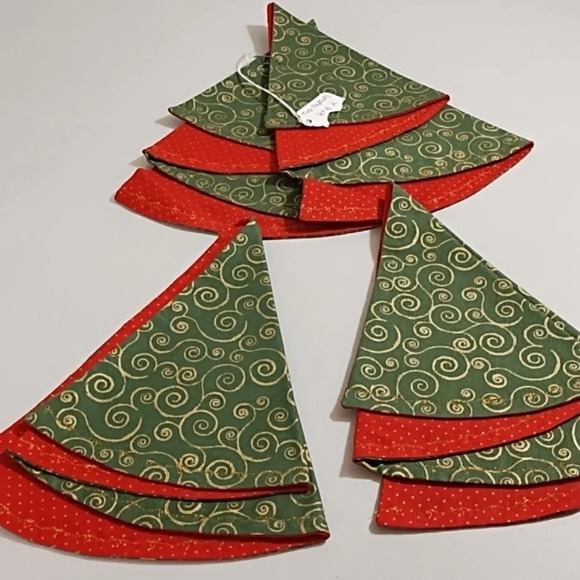 Tea Towel & 4 Handcrafted Napkins Folded into Christmas Tree's Gold Stitching - Picture 9 of 12